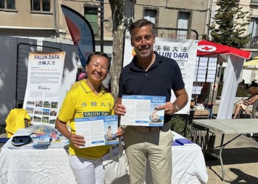 Image for article Francia: Falun Dafa es recibido en el foro de la asociación en la ciudad de Agde