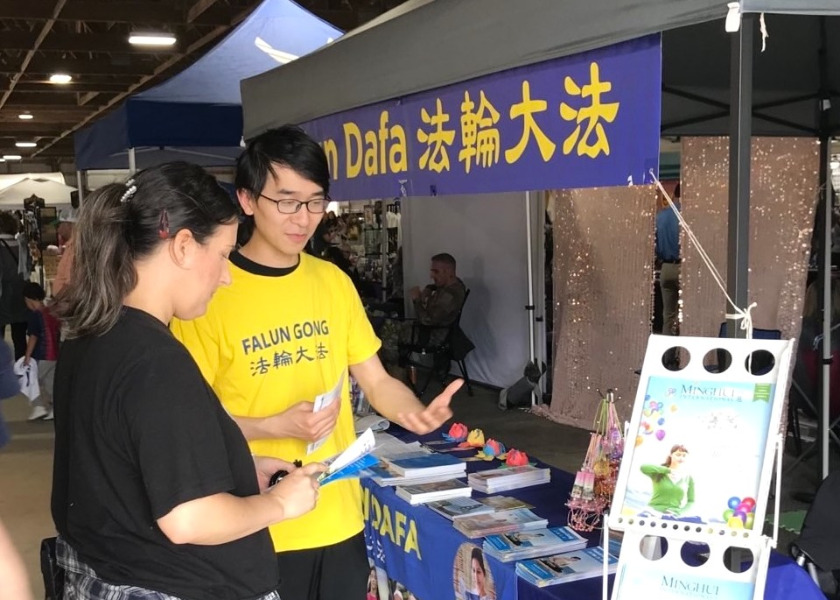 Image for article Massachusetts, EE. UU.: Presentando Falun Dafa en la Feria de los Tres Condados en Northampton