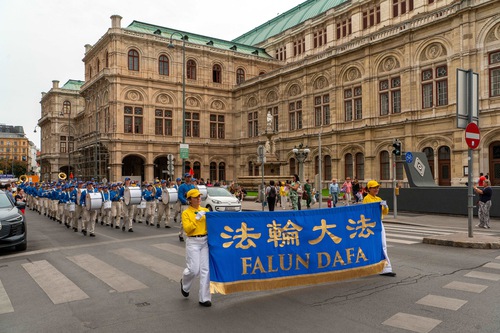 Image for article Austria: La gente condena la persecución durante los eventos en Viena para presentar Falun Dafa