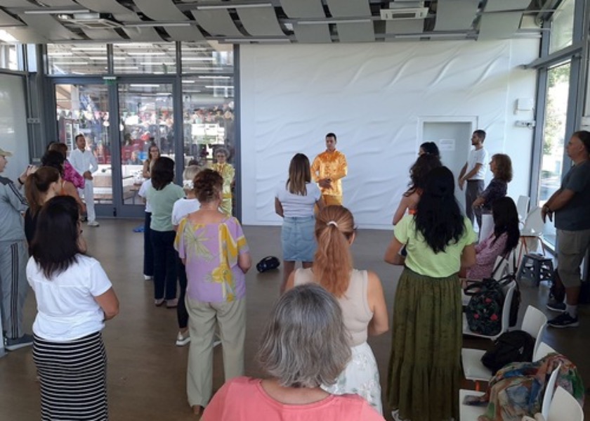 Image for article Bulgaria: Presentando Falun Dafa en el Festival de la Salud de Burgas