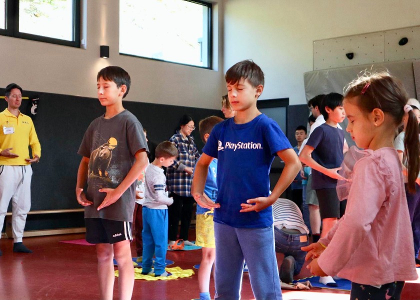 Image for article Campamento de verano alemán Minghui: Cultivarse y mejorar a través de la diversión y el aprendizaje