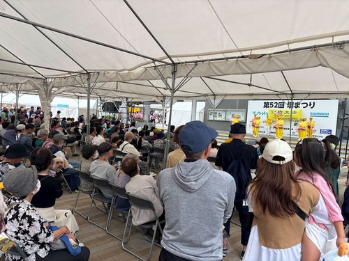 Image for article Japón: El equipo de tambores de cintura de Falun Dafa se presenta en dos festivales comunitarios
