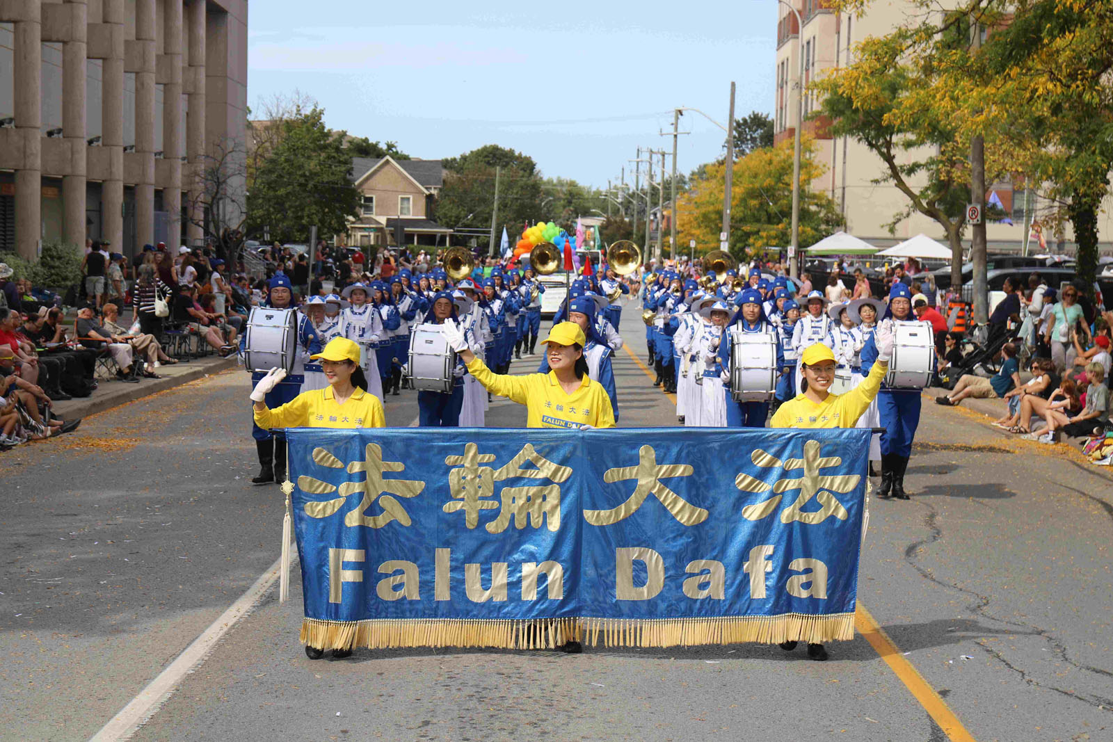 Image for article Toronto, Canadá: Practicantes participan en el Desfile del
