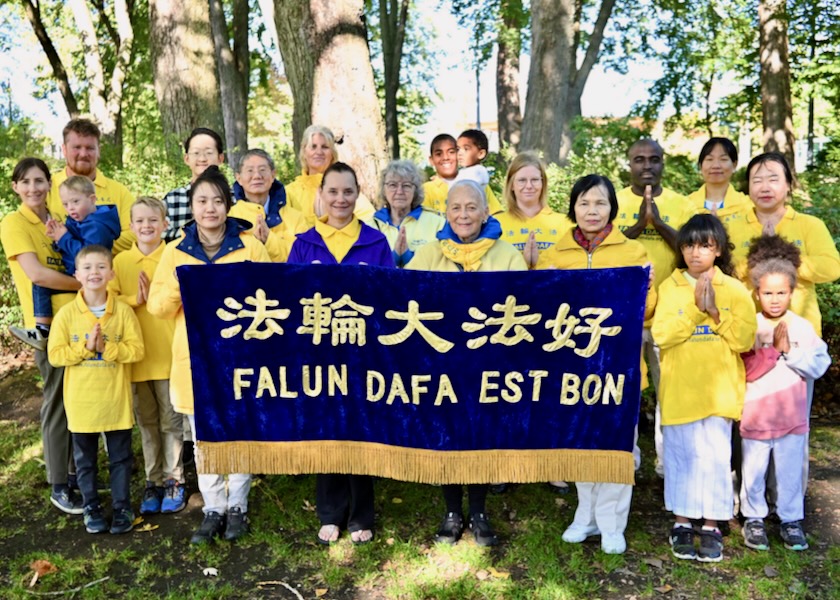 Image for article Quebec, Canadá: Practicantes de Falun Dafa se reúnen para desearle a Shifu un feliz Festival de Medio Otoño
