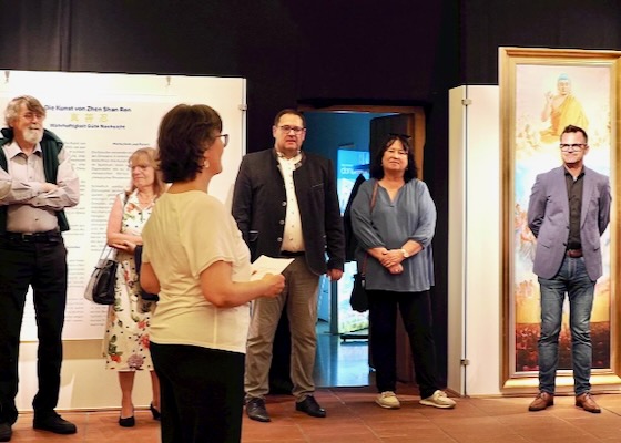 Image for article Alemania: La exposición internacional El arte de Zhen Shan Ren conmueve e inspira a los visitantes