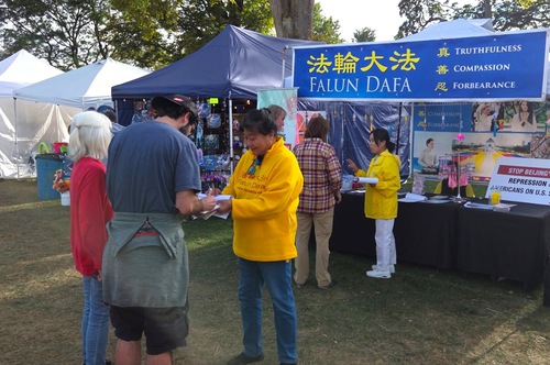 Image for article Massachusetts, EE.UU.: Presentación de Falun Dafa en la Feria de Belchertown
