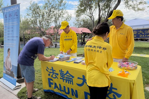Image for article Las Vegas, Nevada: Presentación de Falun Dafa en el Parque Exploration Peak
