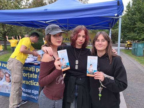 Image for article Rumania: La gente elogia a Falun Dafa durante eventos en Baia Mare