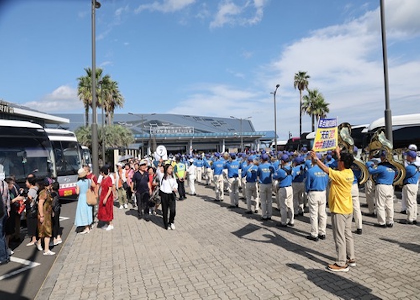 Image for article Isla de Jeju, Corea del Sur: Contándole a los turistas chinos sobre Falun Dafa