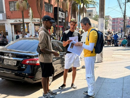 Image for article Brasil: Practicantes de Falun Dafa realizan una marcha en Brás