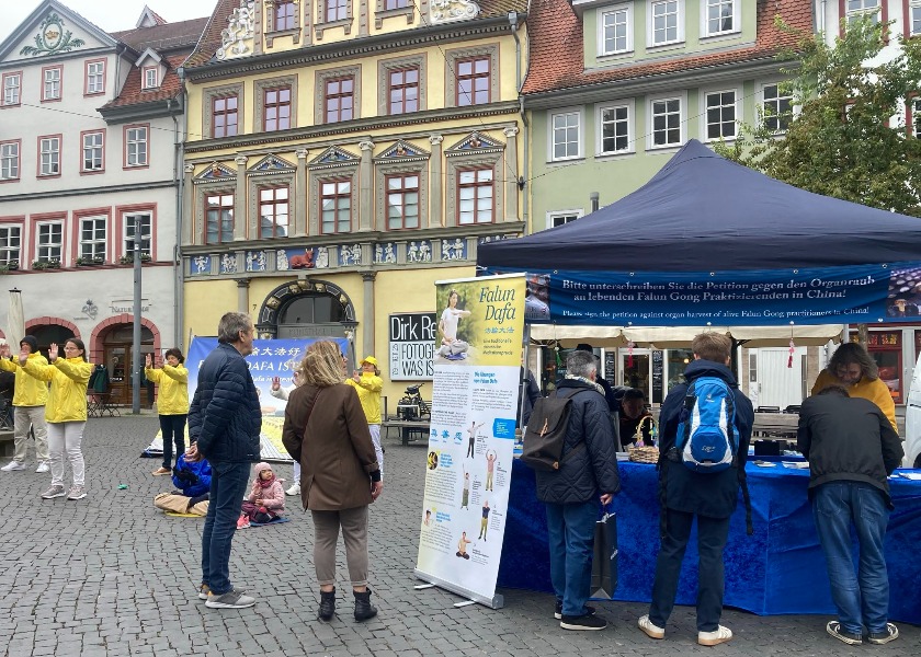 Image for article Erfurt, Alemania: La gente conoce sobre Falun Dafa y pide que se proteja la libertad de creencia