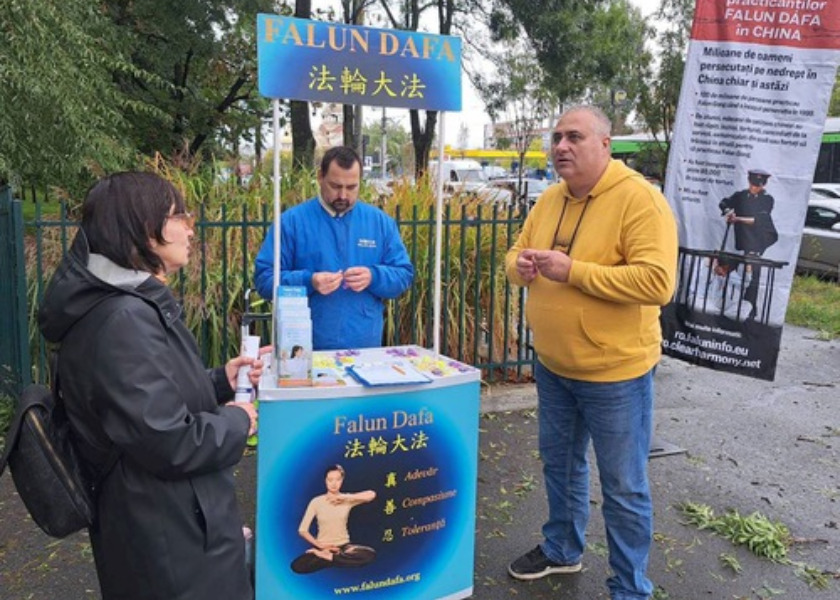 Image for article Los valores de Falun Dafa resuenan durante las actividades en Rumania