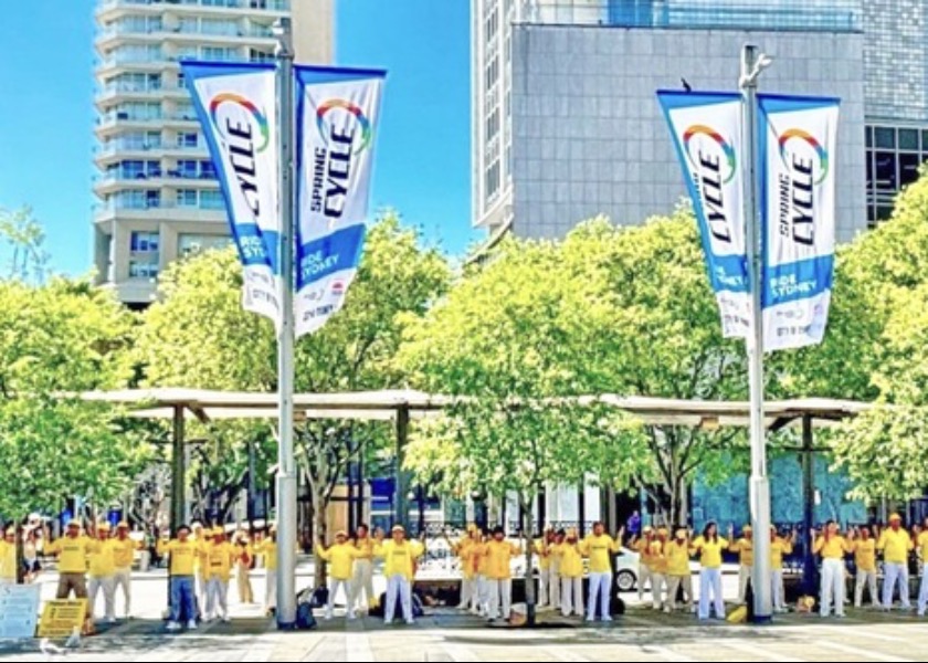 Image for article Australia: La gente elogia a Falun Dafa y anima a los practicantes durante un evento en Sídney