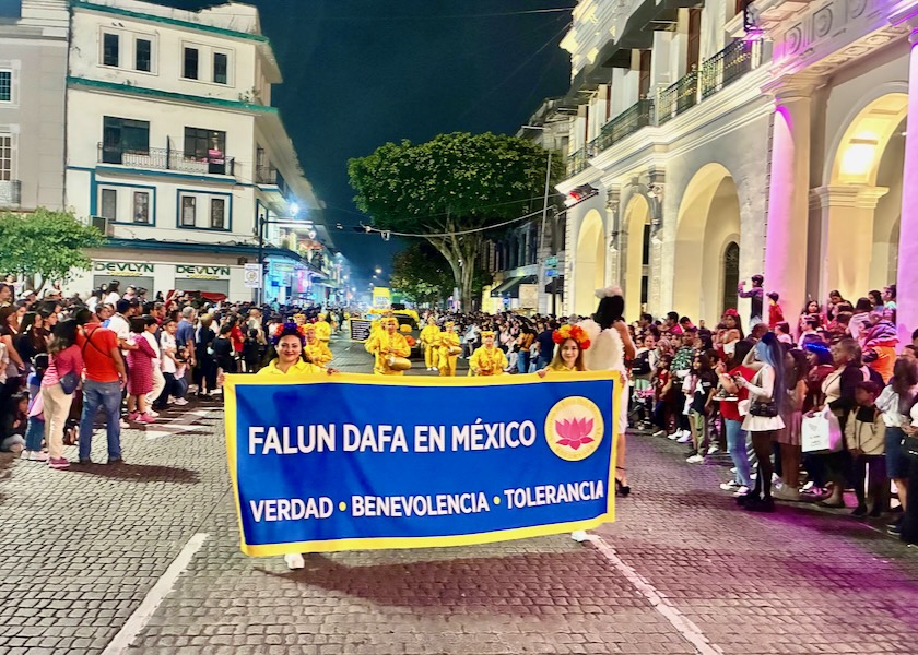 Image for article México: La gente elogia a Falun Dafa durante desfile en Veracruz