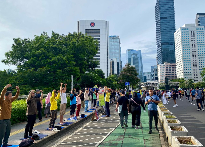 Image for article Indonesia: Residentes de Yakarta aprenden sobre Falun Dafa