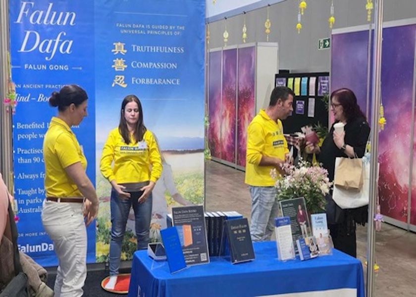 Image for article Australia: Presentando Falun Dafa en el Festival Mente-Cuerpo-Espíritu en Melbourne