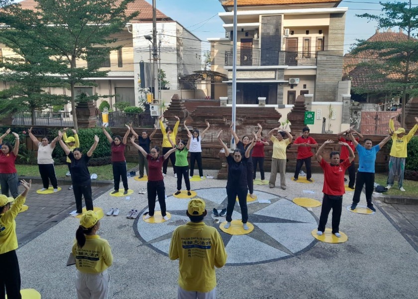 Image for article Indonesia: Personal de la Oficina del Subdistrito de Kuta Norte aprende Falun Dafa