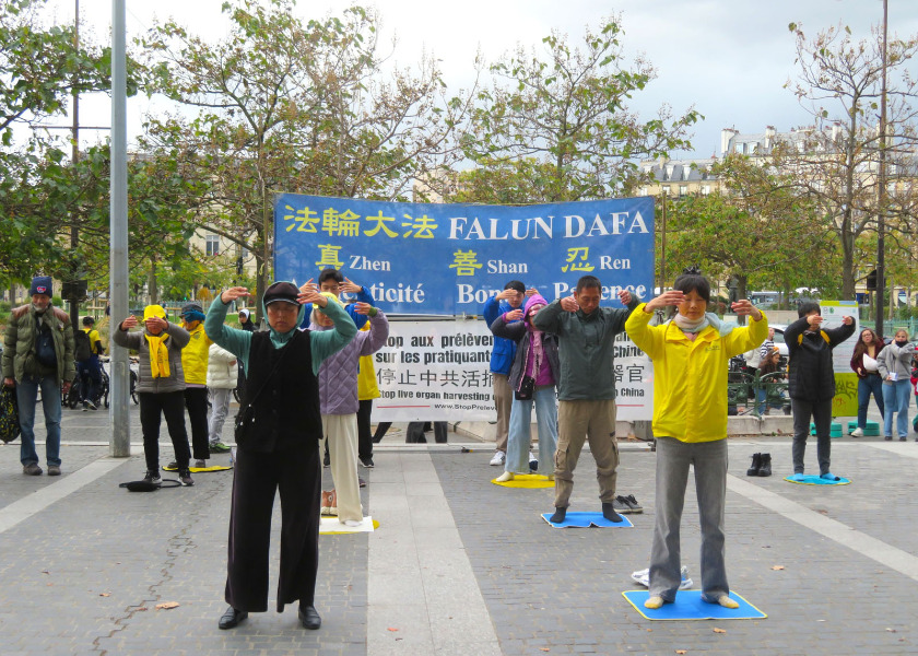 Image for article París, Francia: Pidiendo el fin de la persecución perpetrada por el régimen chino