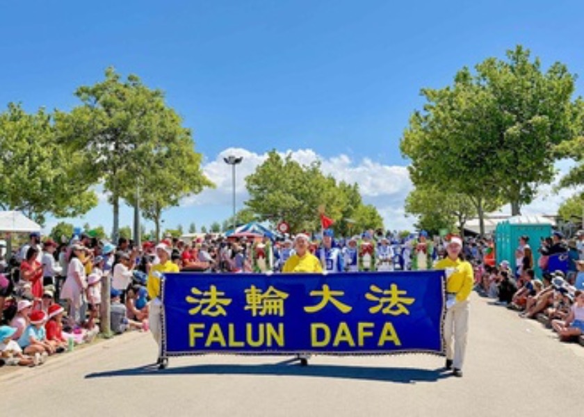 Image for article Falun Dafa recibe una acogida entusiasta en los desfiles navideños de Nueva Zelanda