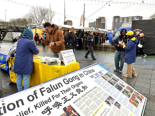 Image for article Jornada informativa en Ámsterdam recibe apoyo del público