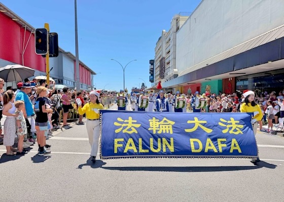 Image for article Nueva Zelanda: Falun Dafa es bienvenido en siete desfiles navideños