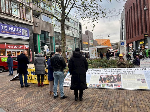 Image for article La gente apoya a Falun Dafa en un evento en Países Bajos