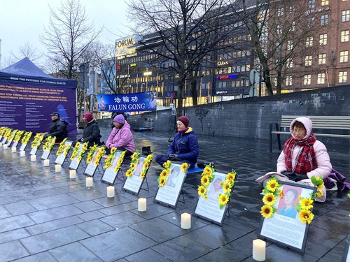 Image for article Vigilia con velas frente a la embajada de China en Helsinki pide poner fin a la persecución a Falun Dafa