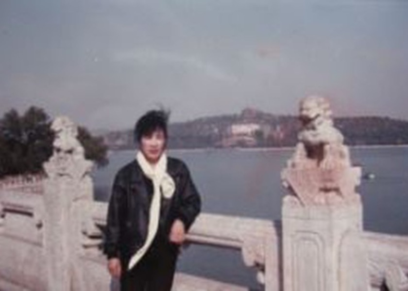 Image for article La persecución a Falun Gong cobra la vida de una madre 19 años después de la muerte de su hijo bajo custodia a los 30 años