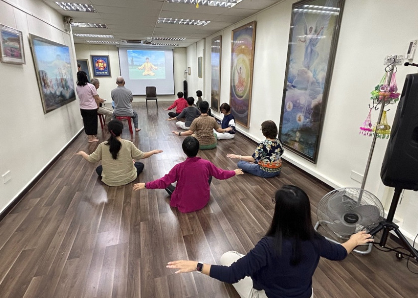 Image for article Singapur: Tras completar el seminario de nueve días de Falun Dafa, los participantes comparten sus entendimientos