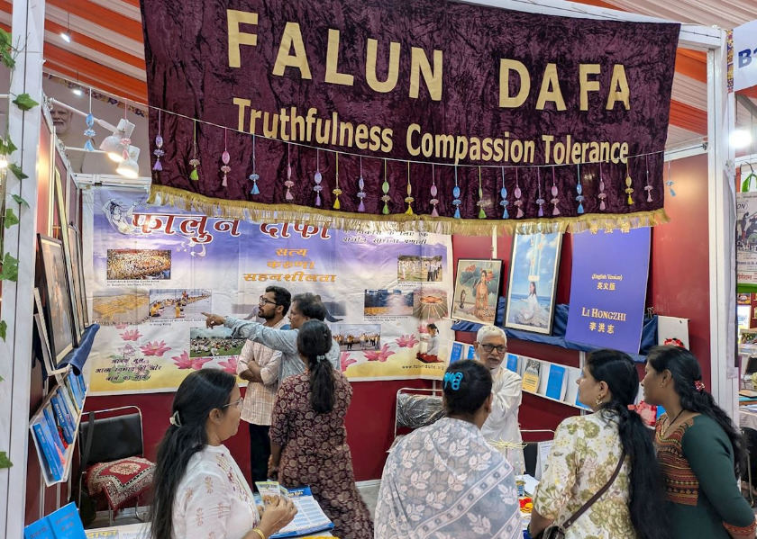 Image for article ​India: Visitantes experimentan la paz y la energía positiva de Falun Dafa en el Festival del Libro de Pune