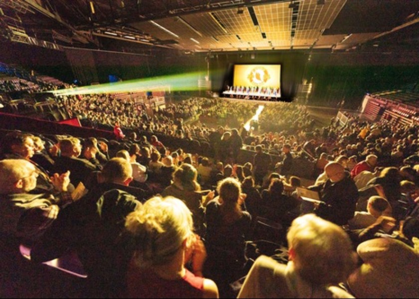 Image for article Los espectadores de Europa y Estados Unidos disfrutan de Shen Yun durante las fiestas: “La belleza de la vida”