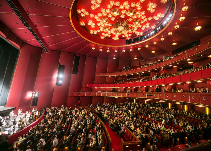 Image for article Espectadores de teatro en Francia, Italia, Polonia, Reino Unido y Estados Unidos disfrutan de Shen Yun: 