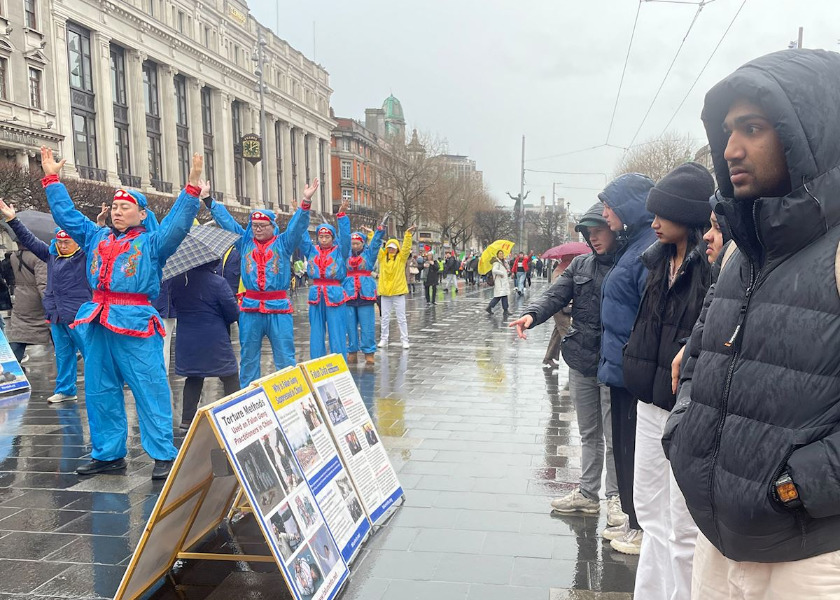 Image for article Irlanda: La gente aprende sobre Falun Dafa en un evento en Dublín