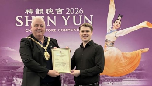 Image for article Reino Unido: alcaldes impresionados por el alto nivel artístico de Shen Yun