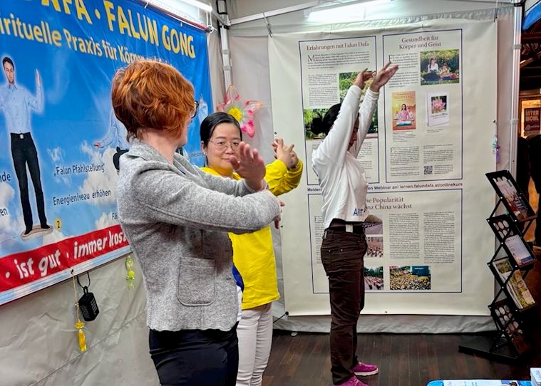 Image for article Presentando Falun Dafa en la Expo de Salud de Fürth, Alemania