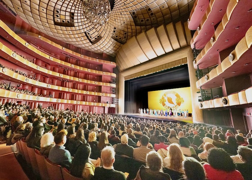 Image for article Espectadores estadounidenses y europeos ven Shen Yun en torno a la Pascua: 