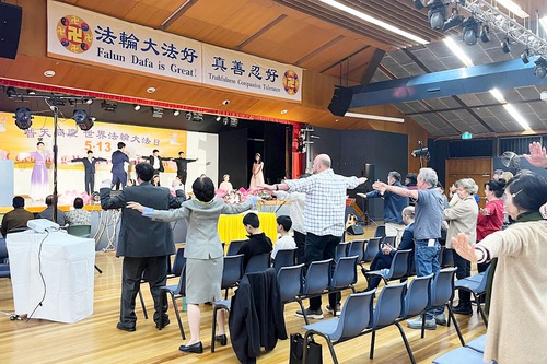 Image for article Australia: Funcionarios y líderes comunitarios elogian a Falun Dafa durante la celebración del Día de Falun Dafa en Canberra