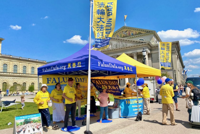 Image for article Alemania: gente impresionada por el evento del Día Mundial de Falun Dafa en Múnich