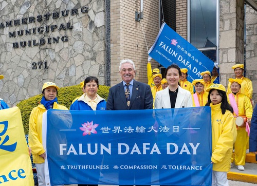 Image for article Canadá: Alcalde expone la amenaza del PCCh y continúa apoyando a Falun Dafa