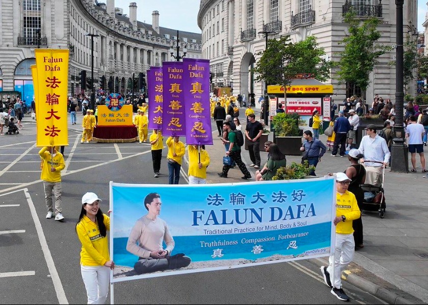 Image for article Londres, Reino Unido: Gran Desfile y Rally celebran el Día Mundial de Falun Dafa