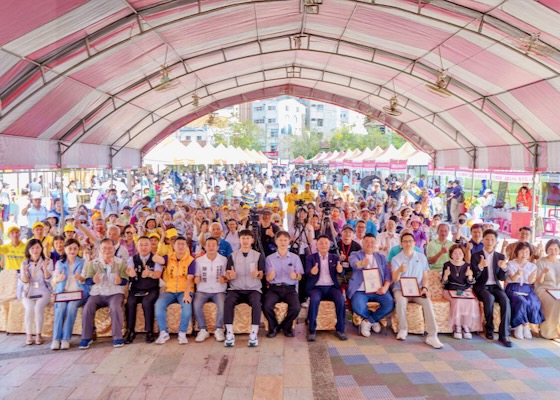 Image for article Funcionarios gubernamentales agradecen a Falun Dafa durante los eventos por el Día de Falun Dafa en el suroeste de Taiwán