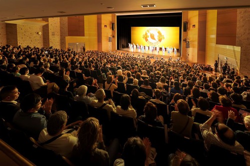 Image for article El público japonés aprecia Shen Yun: “Cima de la perfección”