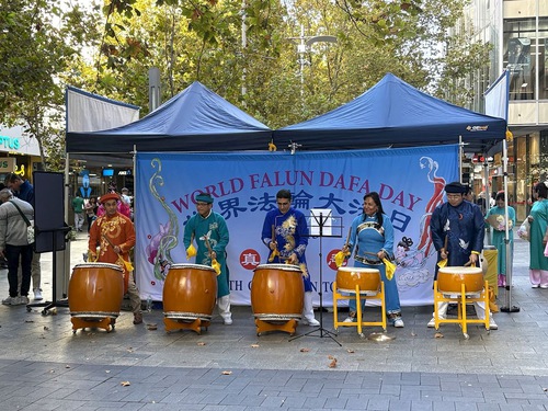 Image for article Perth, Australia: La gente elogia a Falun Dafa durante la celebración
