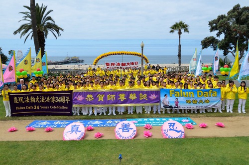 Image for article Los practicantes organizan eventos en Los Ángeles para conmemorar el Día Mundial de Falun Dafa y agradecer a Shifu