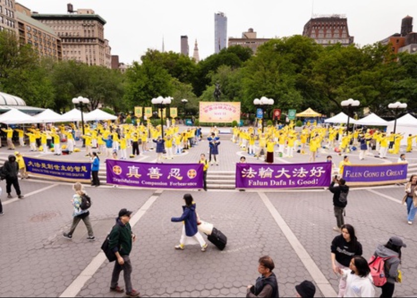 Image for article Nueva York celebra el Día Mundial de Falun Dafa, y los transeúntes pudieron sentir la energía armoniosa