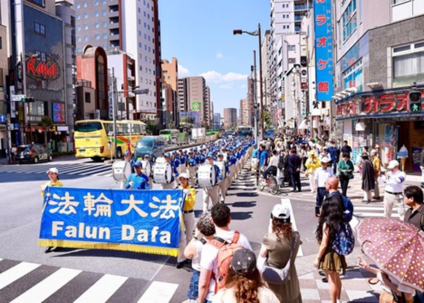 Image for article Japón: Turistas alaban los principios de Falun Dafa en las celebraciones del Día Mundial de Falun Dafa en Tokio