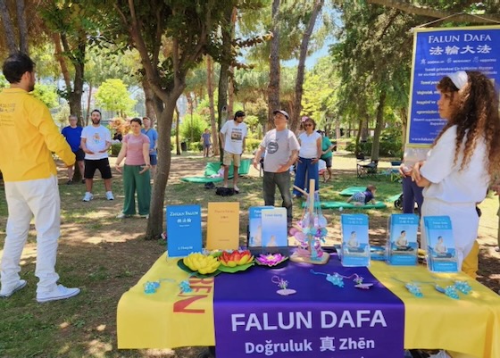 Image for article Turquía: Público del Festival del Medio Ambiente experimenta la paz de Falun Dafa