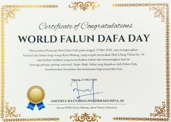 Image for article Funcionarios indonesios emiten certificados en honor al Día Mundial de Falun Dafa