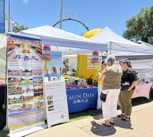 Image for article Illinois, EE. UU.: Presentación de Falun Dafa en el Festival Libertyville Days