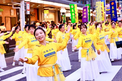 Image for article Japón: El público aprecia Falun Dafa en el Festival Hyakumangoku de Kanazawa